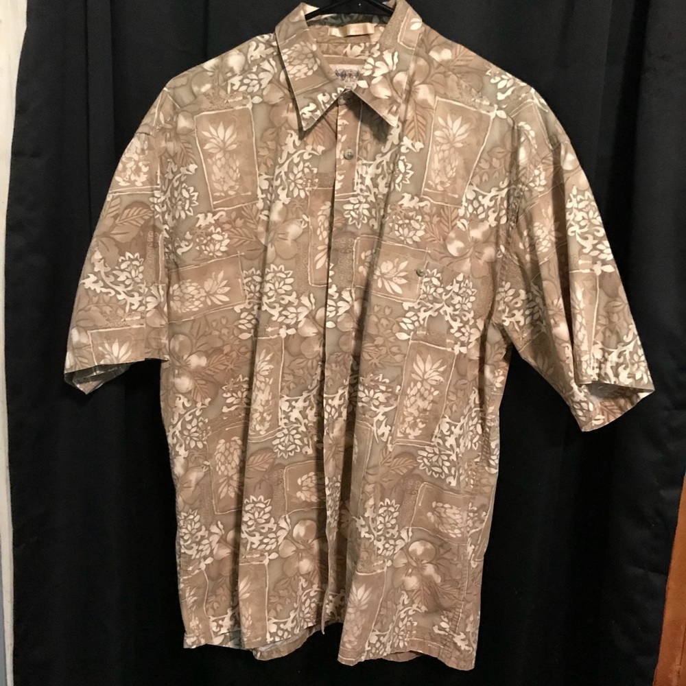 Men’s casual button up shirt